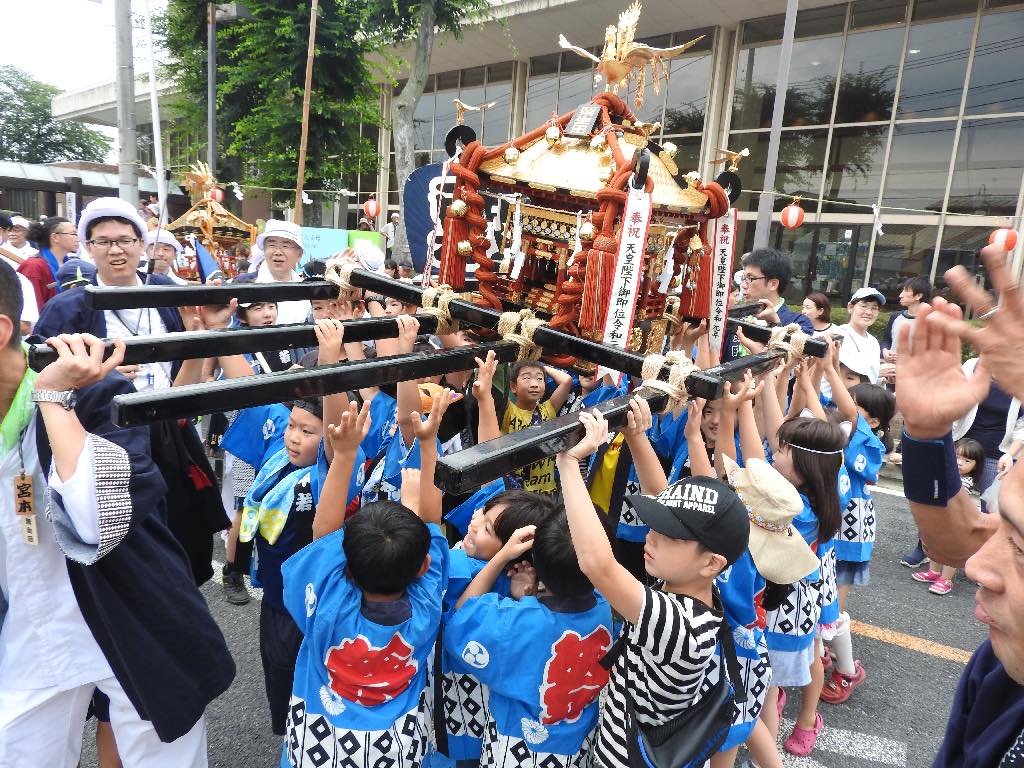 トヨタモビリティ神奈川プレゼンツ　横浜開港祭こども神輿